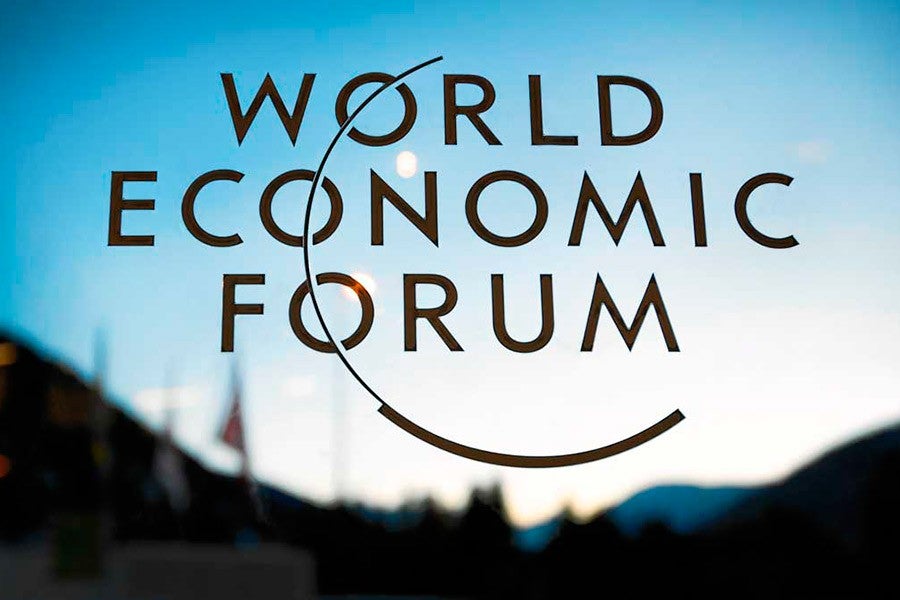 Las empresas miembro del Foro de Davos se comprometen con el transporte eléctrico.