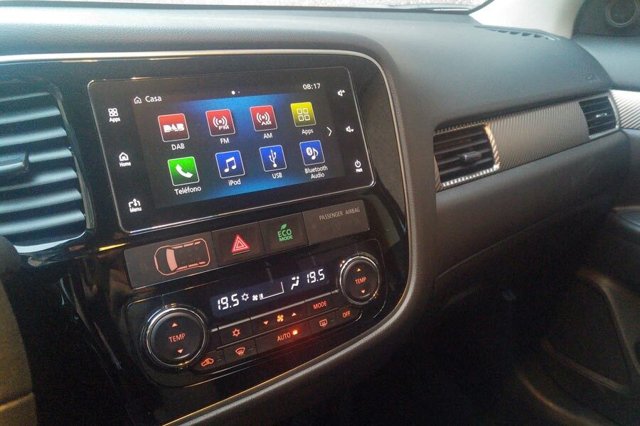 El navegador está incluido en el equipamiento de serie del Mitsubishi Outlander de gasolina.