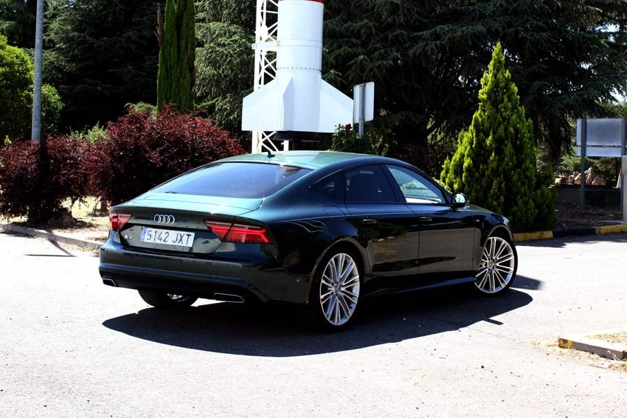 El Audi A7 mide 4,97 metros de largo.