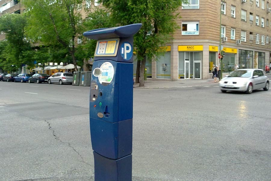 Las aplicaciones móviles que permiten pagar por aparcar pasarán a cobrar un 10% del importe del ticket.