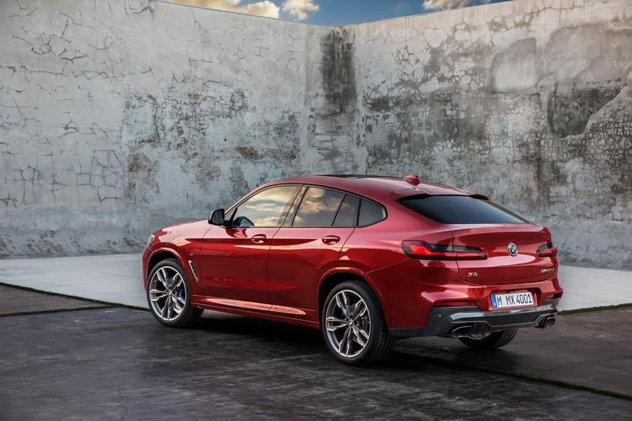 El diseño de la zaga del nuevo BMW X4 es más sofisticada.