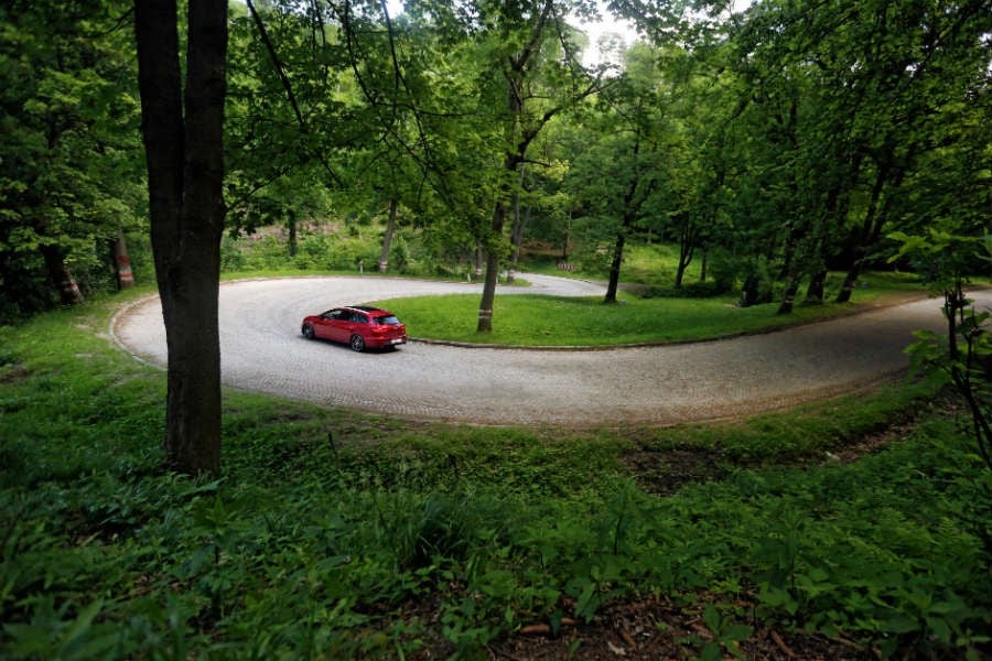 En Polonia hay más de 23 Parques Nacionales y rutas para combinar coche y senderismo.