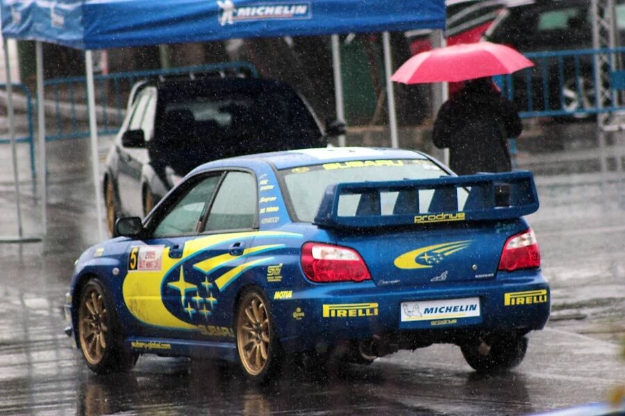 Los colores azul y dorado son inseparables de Subaru gracias a los rallys.
