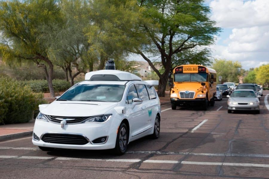 El Chrysler Pacífica de Waymo monta herramientas como LIDAR, radar y cámaras de alta definición.