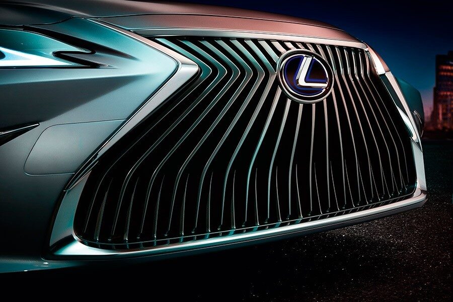 Además de toda la gama de modelos de la marca de lujo japonesa, Lexus presentará las tres siguientes novedades que completan su catálogo en nuestro mercado.