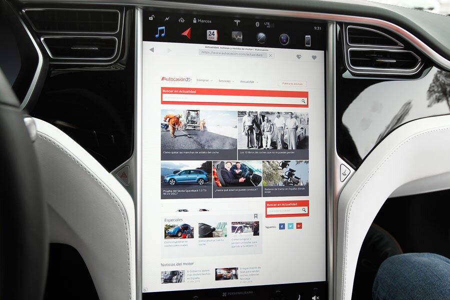 El Tesla Model S incluye una conexión permanente a Internet, aunque es un poco lenta.