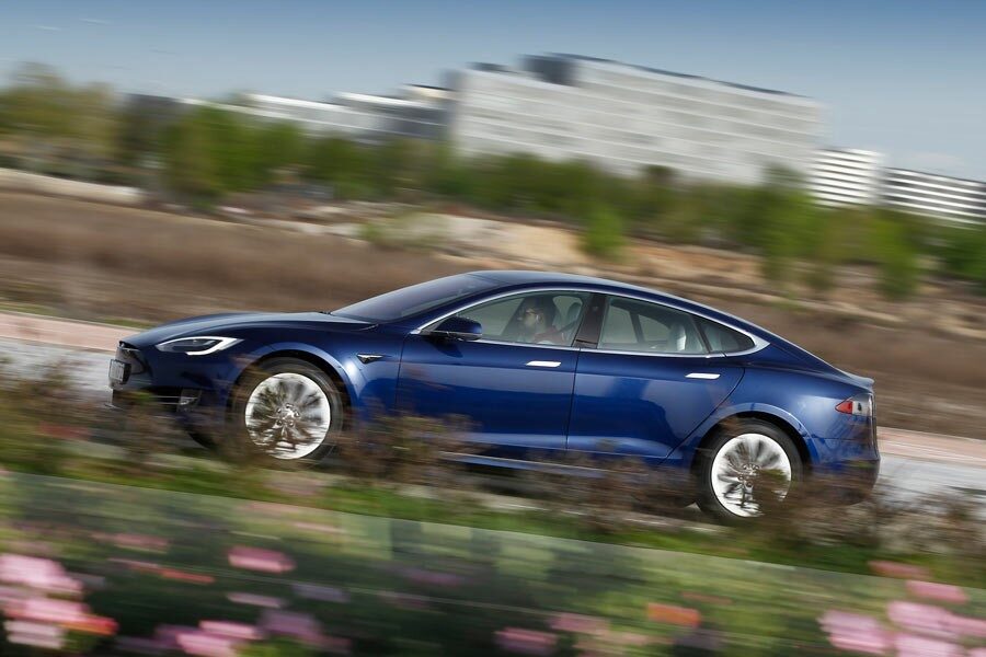El Tesla Model S 100D acelera de 0 a 100 km/h en 4,4 segundos.