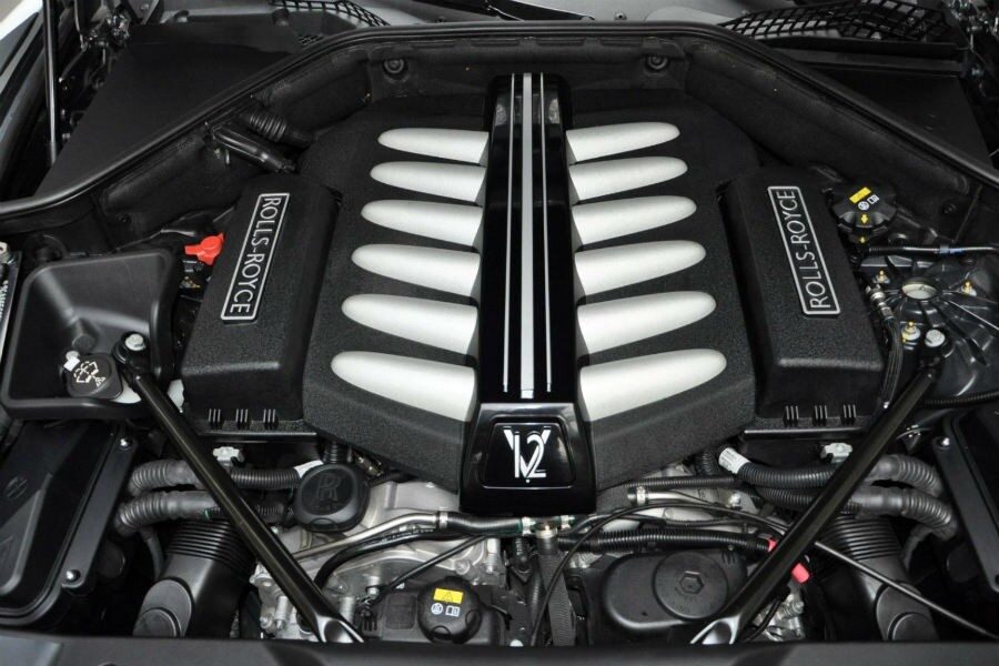El motor V12 Twin-Turbo desarrolla 810 cv