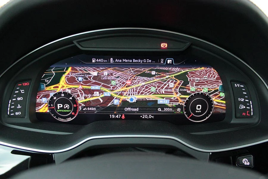 El Audi virtual cockpit permite varios modos de visualización en la instrumentación.
