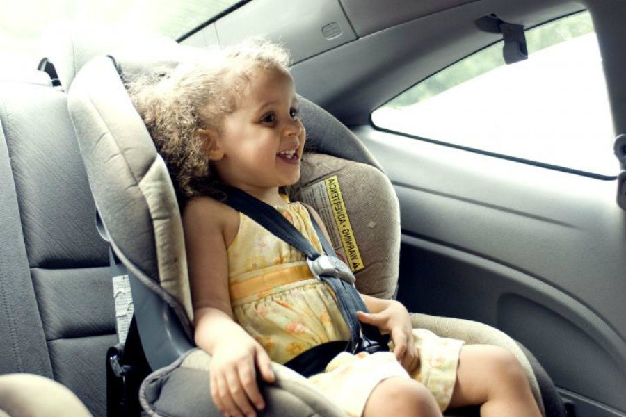 Los conductores aprovechan los momentos de descanso de los niños para hacer kilómetros