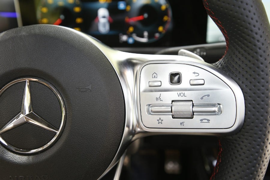 Uno de los botones del volante multifunción es táctil.