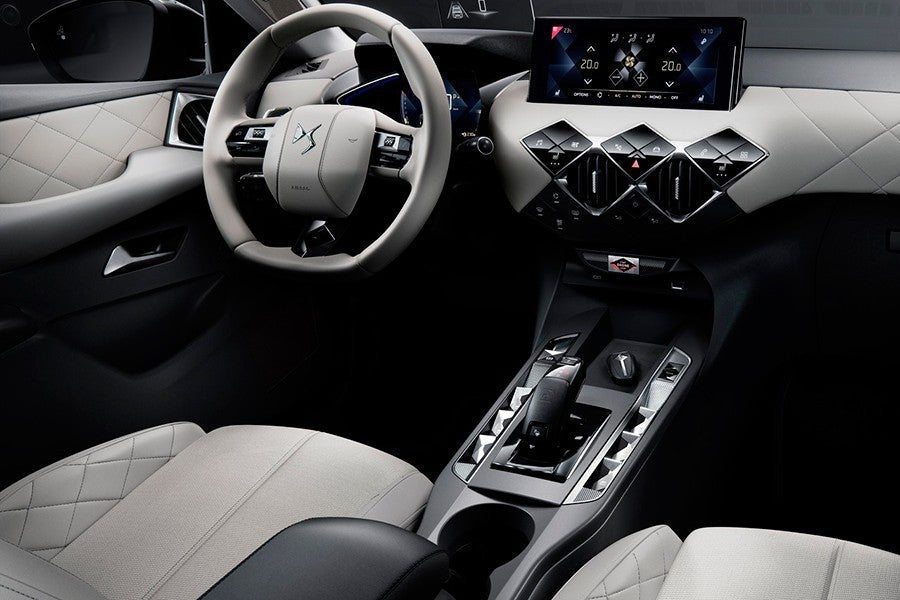 El interior del DS3 Crossback está por encima de la competencia en diseño y cuidado en los materiales.
