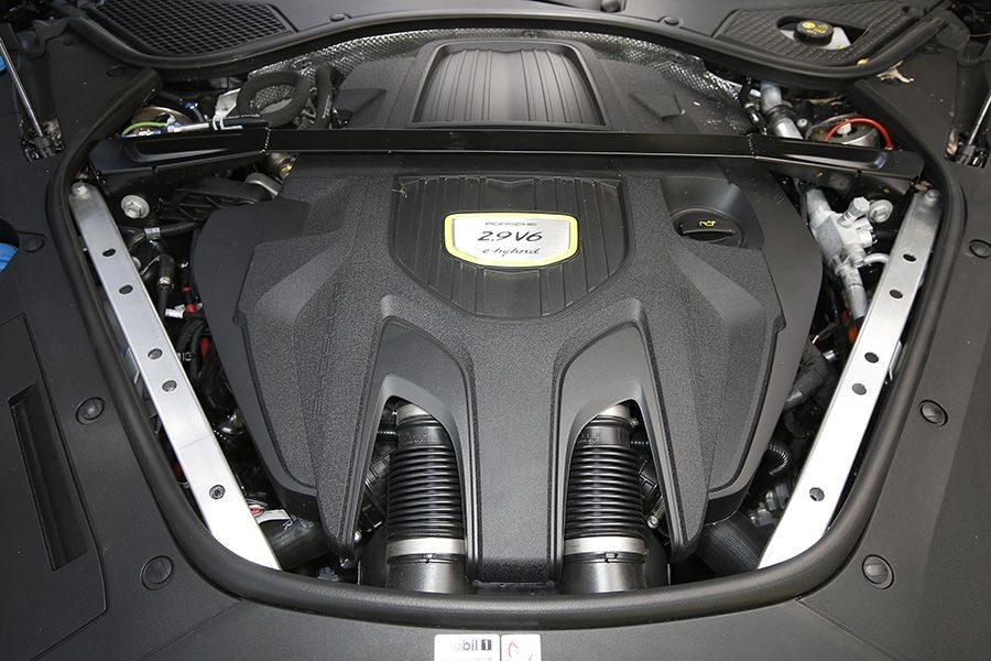 El Porsche Panamera 4 E-Hybrid acelera de 0 a 100 km/h en tan solo 4,6 segundos.
