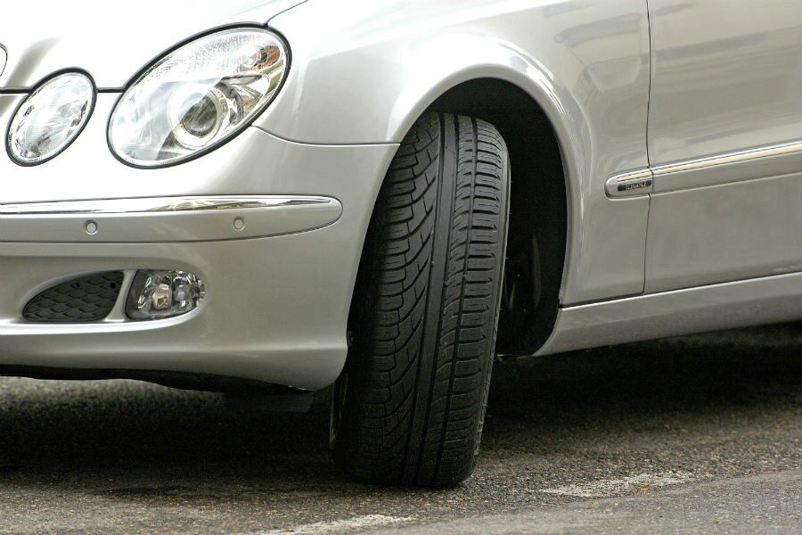 Los neumáticos son algo esencial, puesto que mantienen a nuestro coche en contacto con la carretera