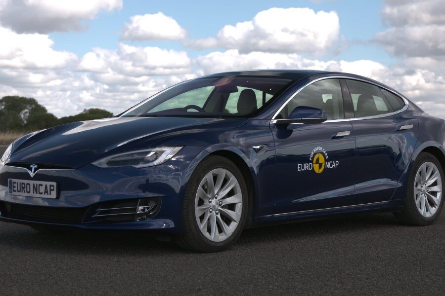 El Tesla es uno de los modelos con mayor equipamiento autónomo del mercado