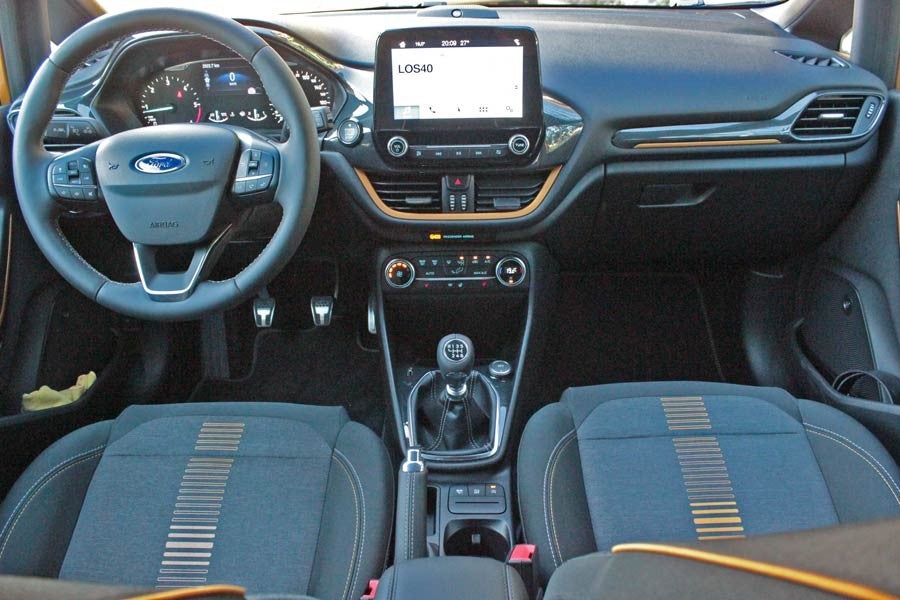Interior del Fiesta Active.