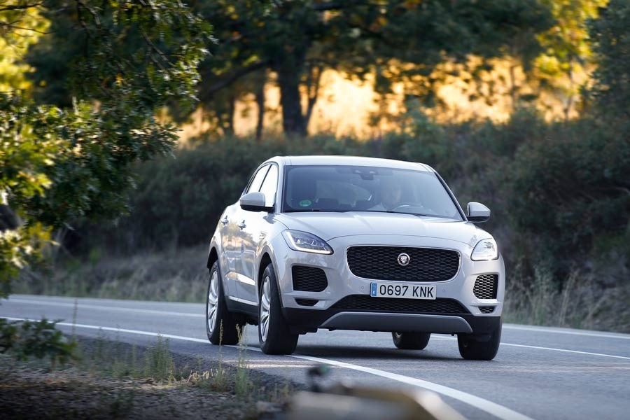 El coche permite una mayor flexibilidad y un mayor ahorro.