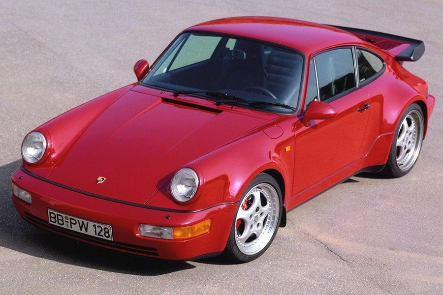 El Porsche 964 aparenta pocos cambios respecto a sus predecesores, pero nada más lejos de la realidad.