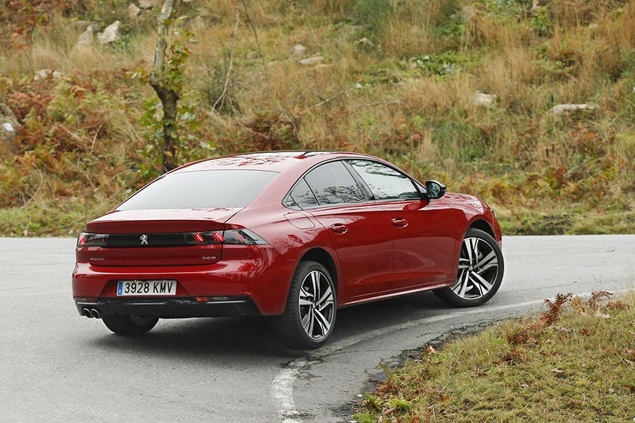 El 508 es un coche muy fácil de conducir, confortable y de reacciones seguras.