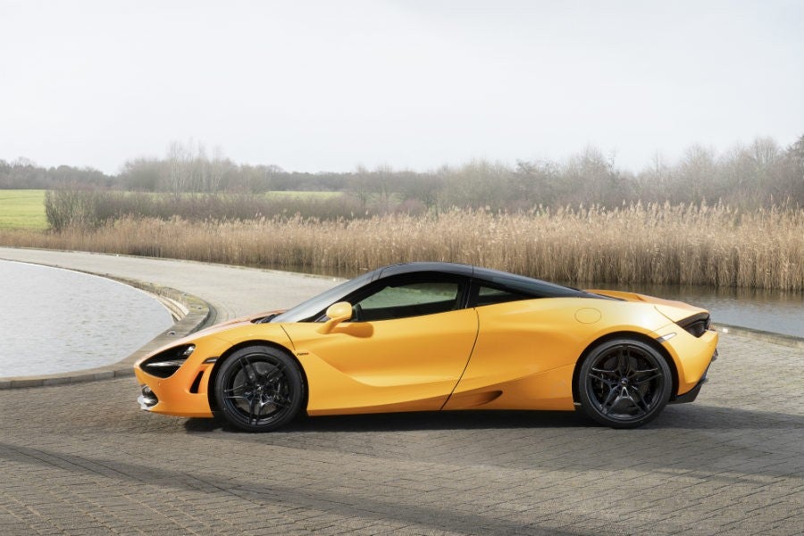 El color en el que van pintados los coches es el «Papaya Orange»