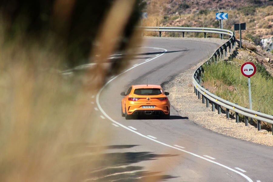 Imágenes dinámicas del Mégane RS en carretera.