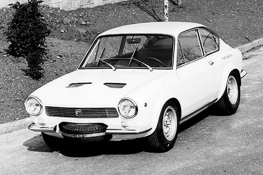 Sobre la base del Fiat 850 Coupé, Abarth creó un verdadero bólido.