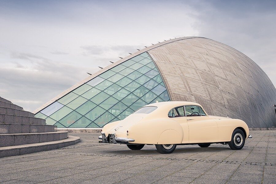 La primera vez que se incorporó el nombre «Continental» en un Bentley fue con este precioso coupé de 1952.