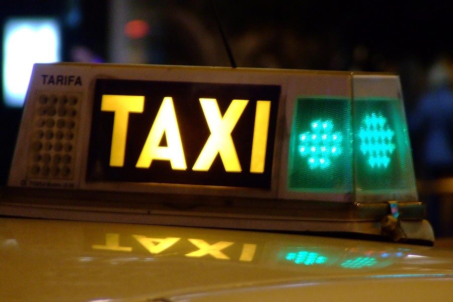 Los usuarios de Santander podrán contratar un servicio de taxi desde la app de Cabify