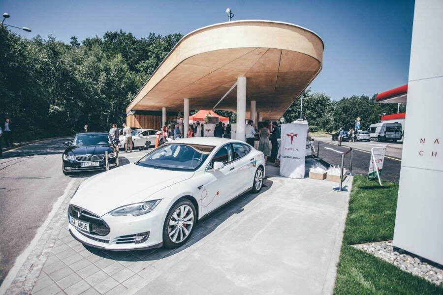 Volkswagen ha valorado la experiencia que tiene Tesla en la instalación de dispositivos de carga eléctrica