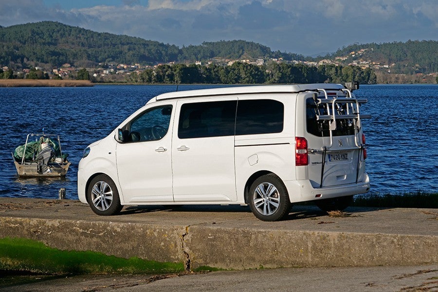 El techo elevable y los distintos accesorios quedan bien integrados en el diseño del Traveller.