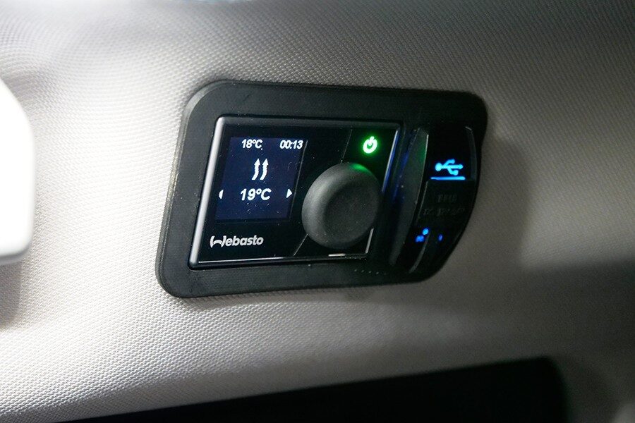 Este mando de la climatización debería estar accesible también desde la litera superior.