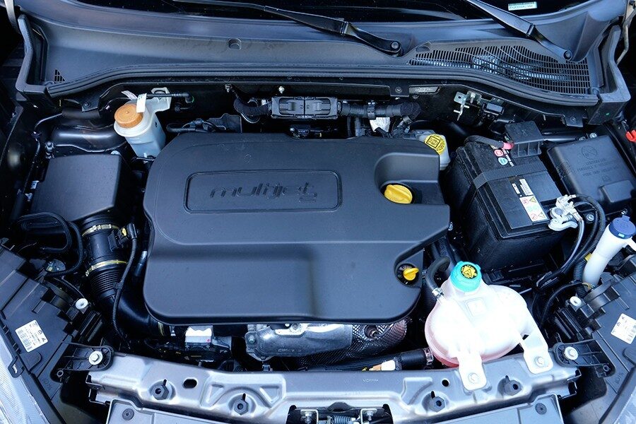 El motor diésel es un buen aliado en este tipo de coches que pueden cargar bastante peso y con aerodinámica deficiente.