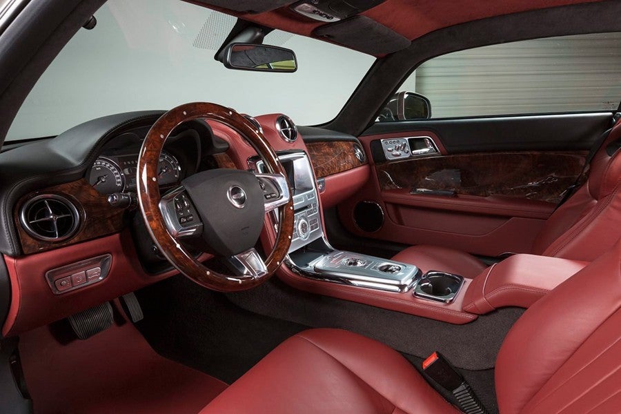 El interior no termina de combinar bien el estilo clásico con las nuevas tecnologías.