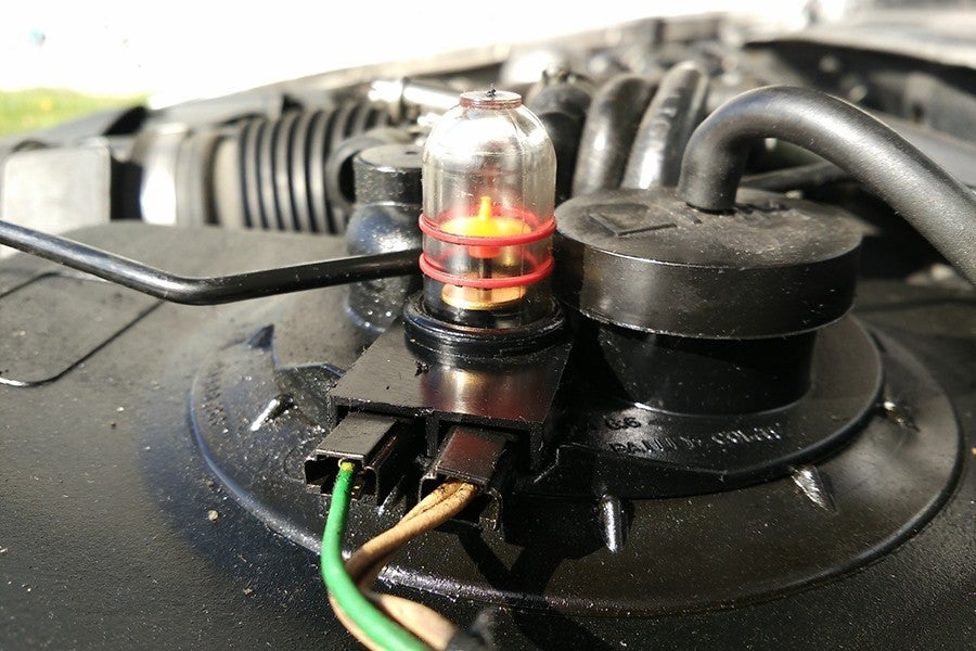 En los Citroën hidroneumáticos deberemos comprobar el nivel del líquido de la suspensión.