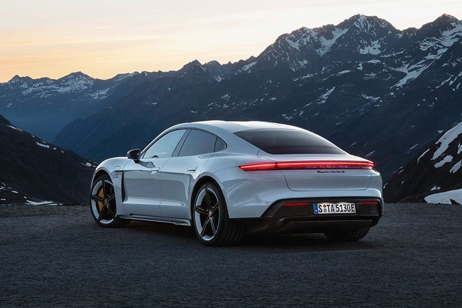 El Porsche Taycan más potente acelera de 0 a 100 km/h en 2,8 segundos.