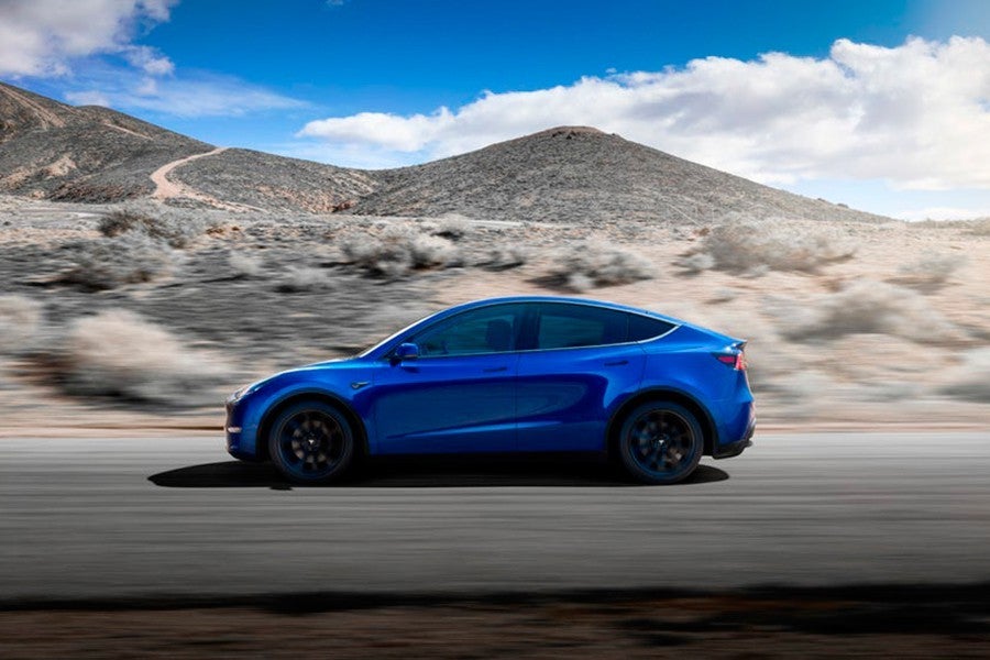 Las formas recuerdan al Model X pero con las proporciones de un Model 3.