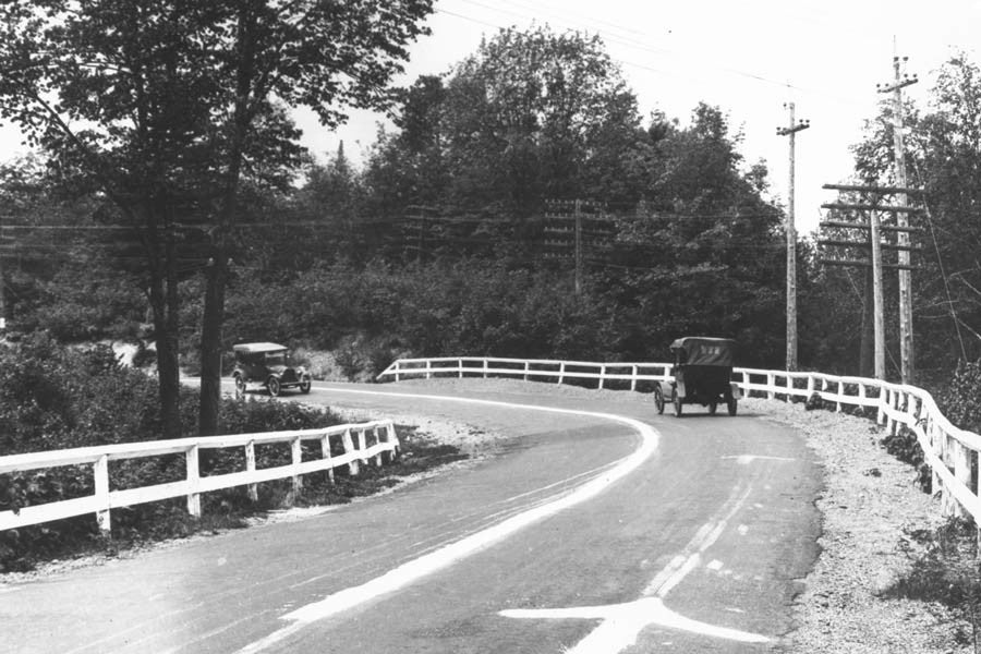 June McCarroll inventó las líneas de la carretera.