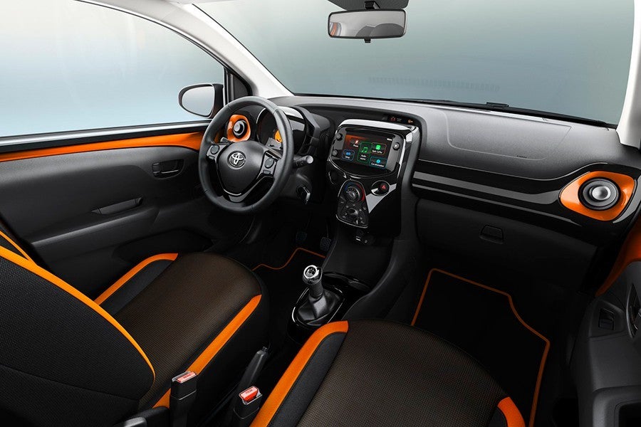 El Aygo X-Cite estrena equipàmiento y detalles de personalización.