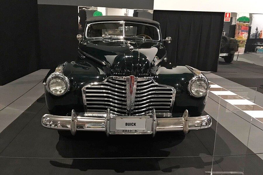 Este Buick era un auténtico señor de la carretera justo en plena Segunda Guerra Mundial.