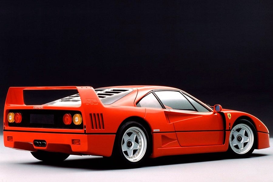 Las tres salidas de escape del Ferrari F40 eran, por aquella época, una excentricidad.