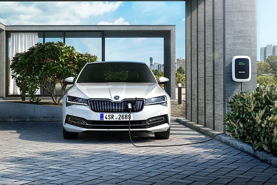 El nuevo Skoda Superb iV se beneficiará de la etiqueta cero emisiones de la DGT.