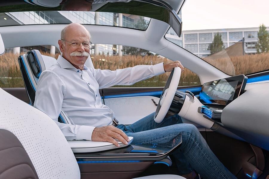BMW se despide del expresidente de Mercedes con un vídeo muy original.