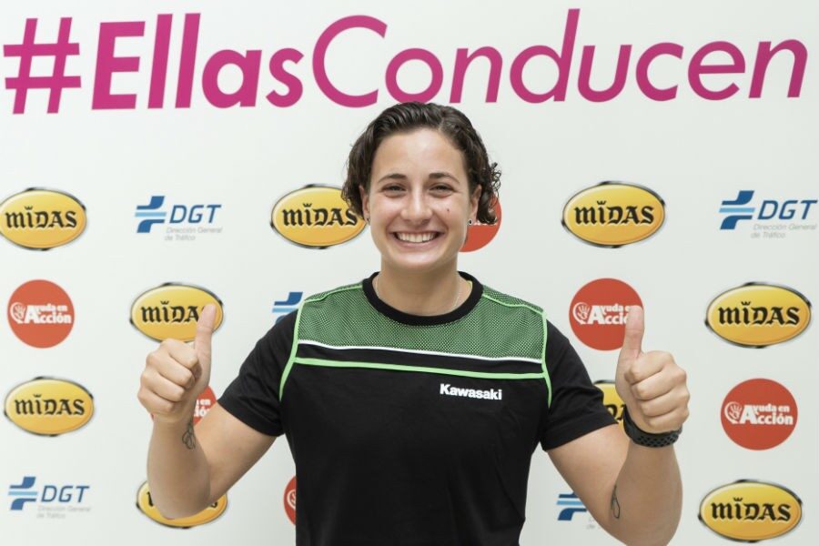 La campaña #EllasConducen cuenta con Ana Carrasco como embajadora, mujer referente en el mundo del motor.