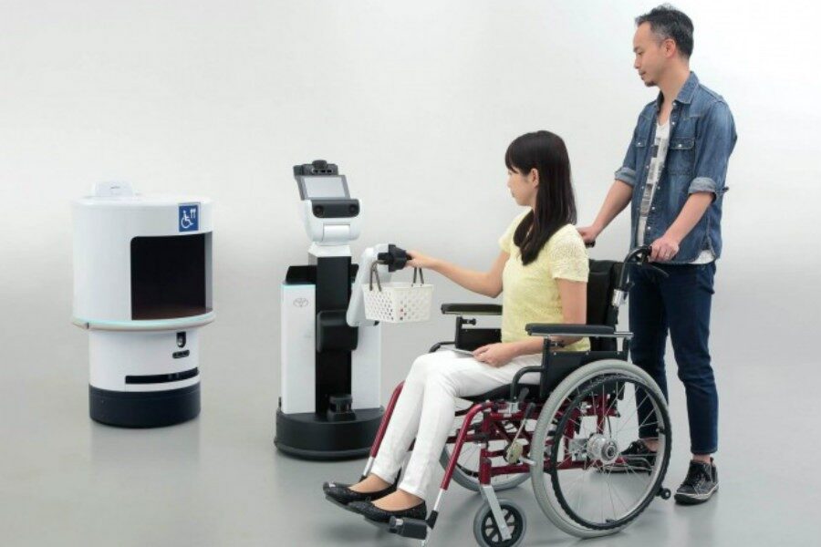 Robots Toyota de asistencia a humanos y en reparto para mejorar la experiencia de todos en los JJOO.