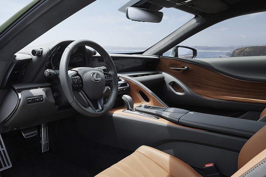 La calidad de los acabados en el interior del Lexus LC es excelente.