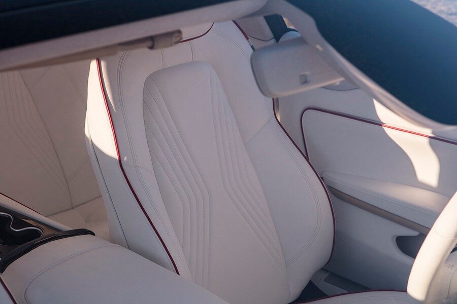 El interior del Karma GT está repleto de detalles de lujo.