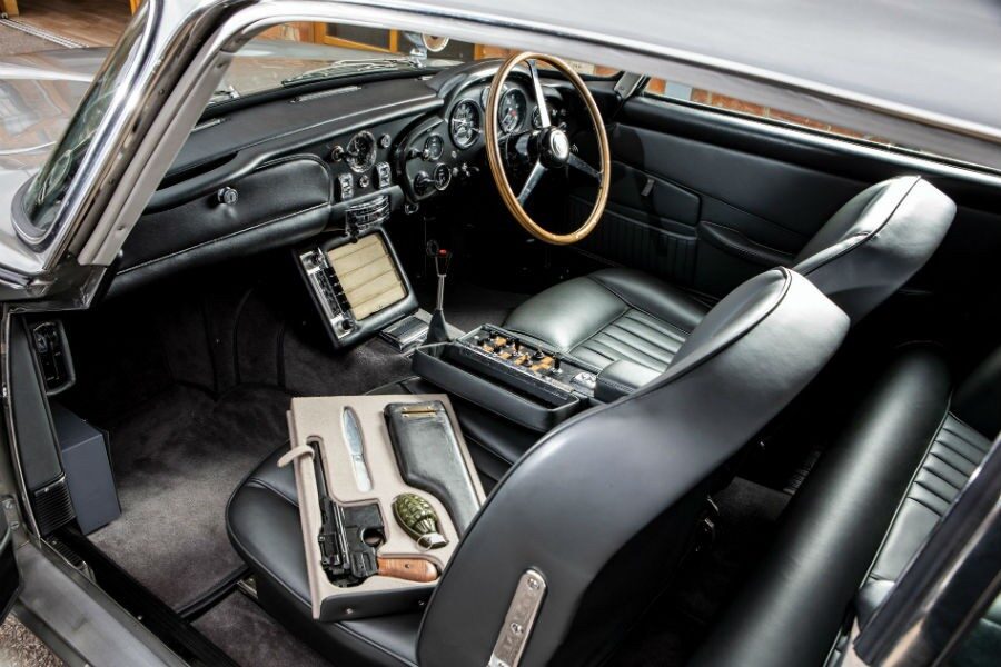 Este Aston Martin DB5 de Goldfinger es totalmente legal para circular por la carretera.