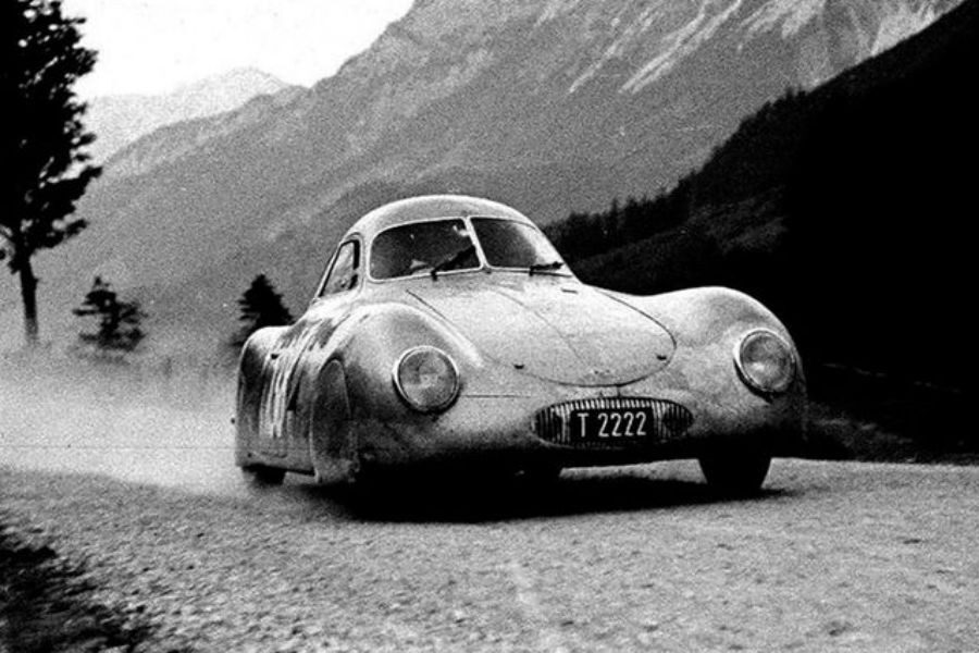 El Type 64, que conecta a Volkswagen con Porsche, es conocido también como el «coche nazi» de Ferdinand Porsche.
