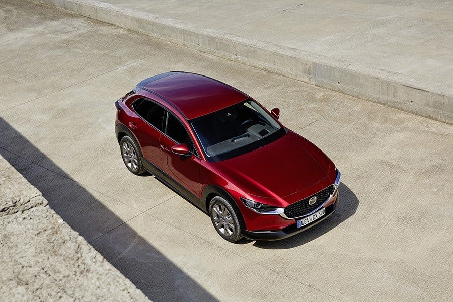 El CX-30 tiene detalles de diseño muy atractivos y cuidado en sus formas, pero algunos detalles podrían resolverse mejor.
