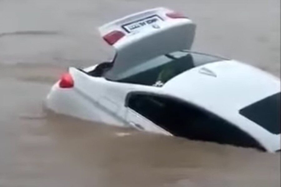 BMW acaba en el agua.